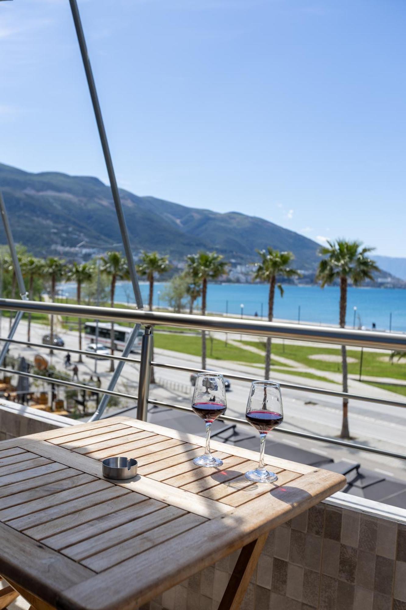 Azure Bliss Seaview Vlore-Kean Apartment Ngoại thất bức ảnh